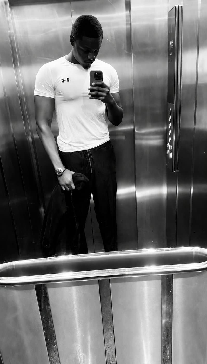 Mirror selfie after a workout